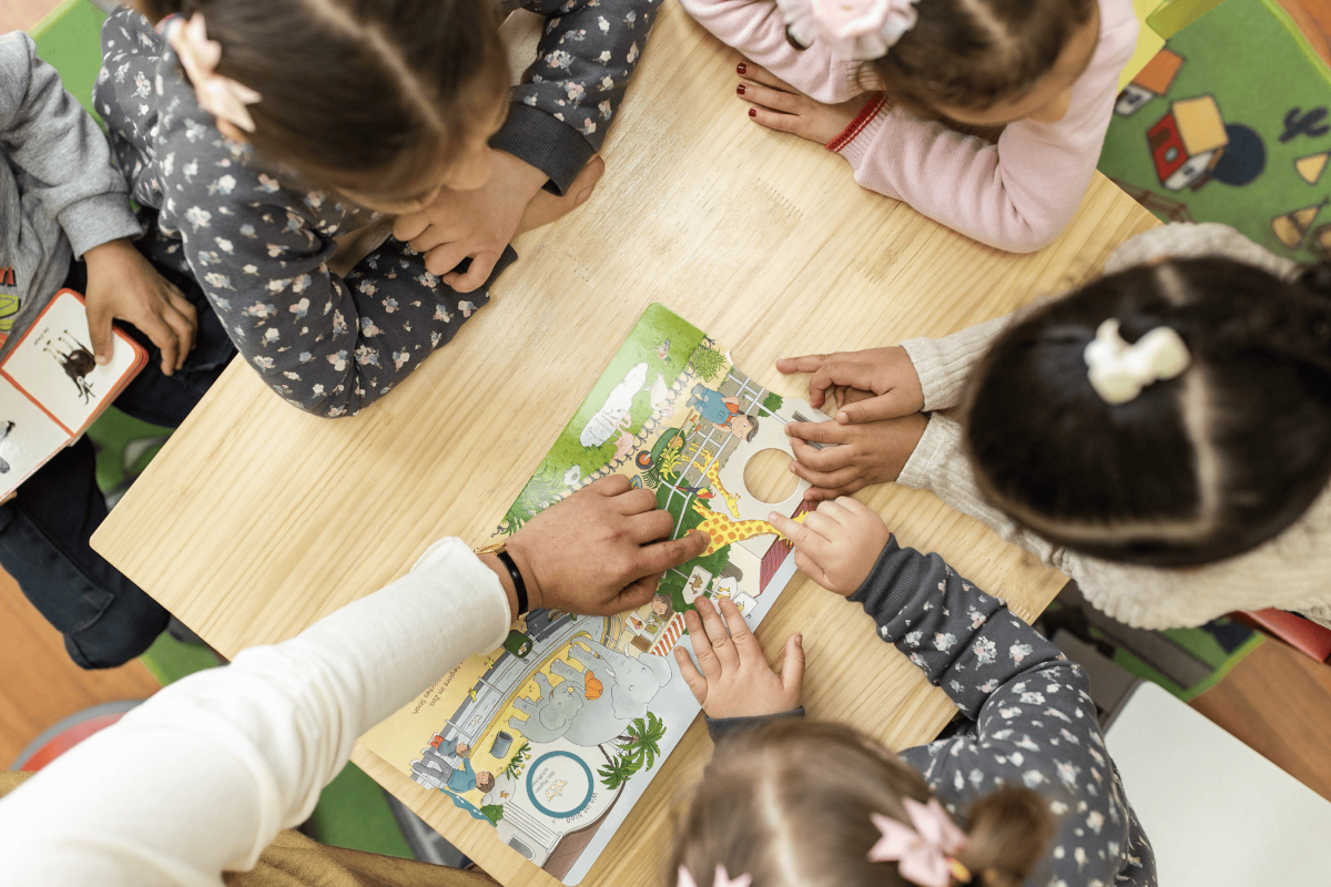 Kinder beim Sprachenlernen